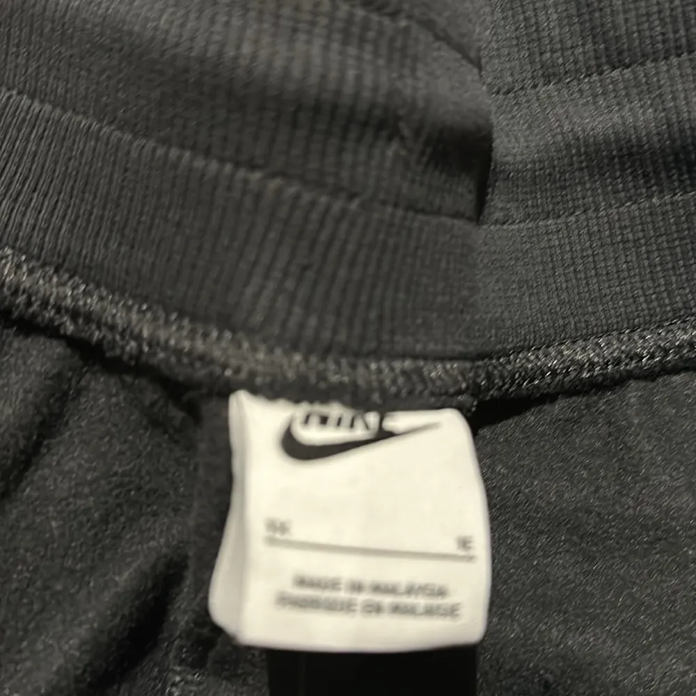 NWT NIKE WOMEN'S SPORTSWEAR PHOENIX FLEECE HIGH-WAISTED CROPPED SWEATPANT - Image 8