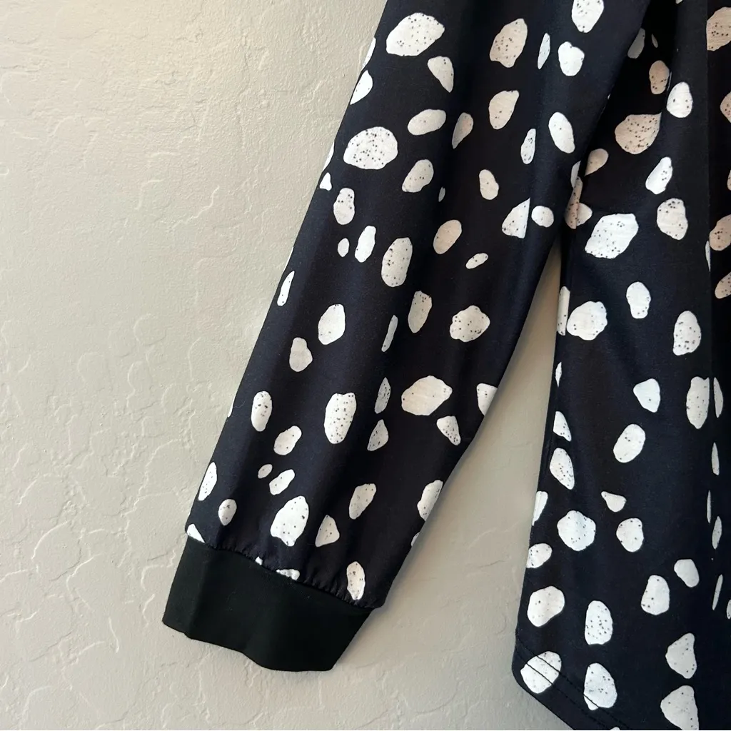 ⭐️Boutique Talia long sleeve black top with white polka dots size large NEW - Image 4