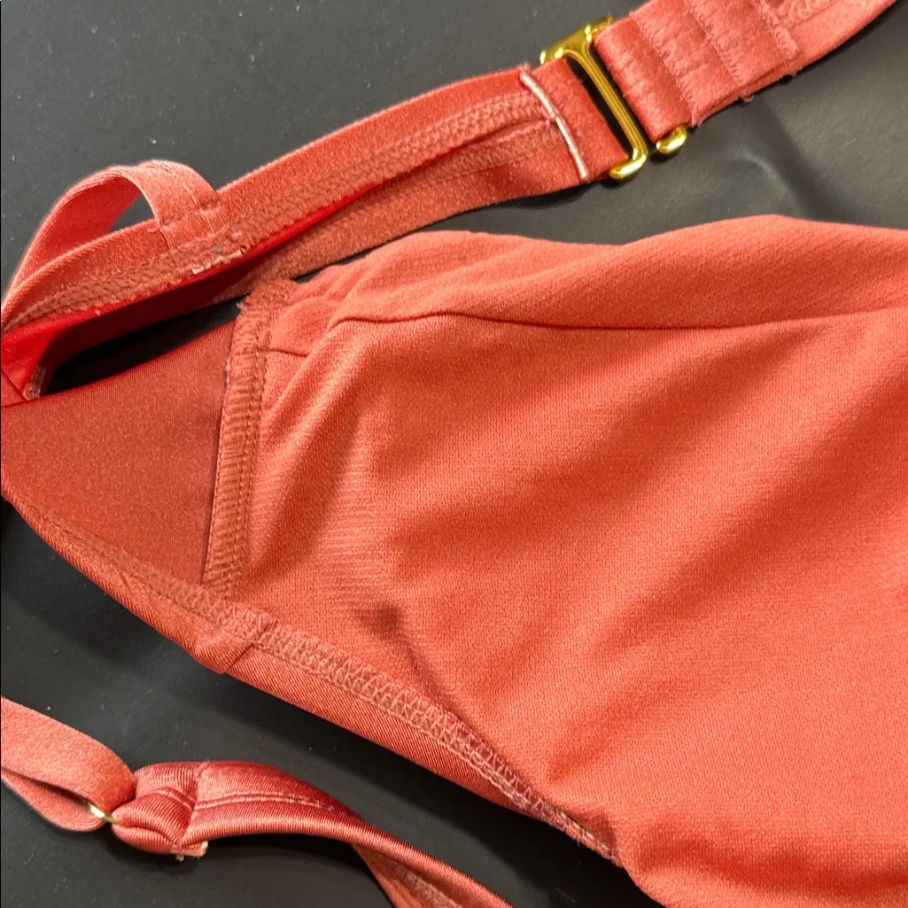 Elegant Coral Knot - Image 5