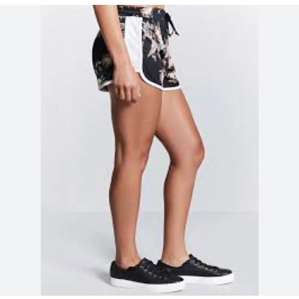 Forever 21 short shorts floral black brown and white size small - Image 5