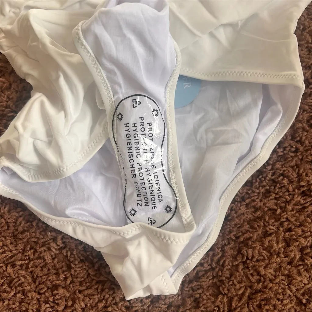 Hilinker Women's White Halter One Piece Swimsuit Size Medium Tummy Control NWOT - Image 4