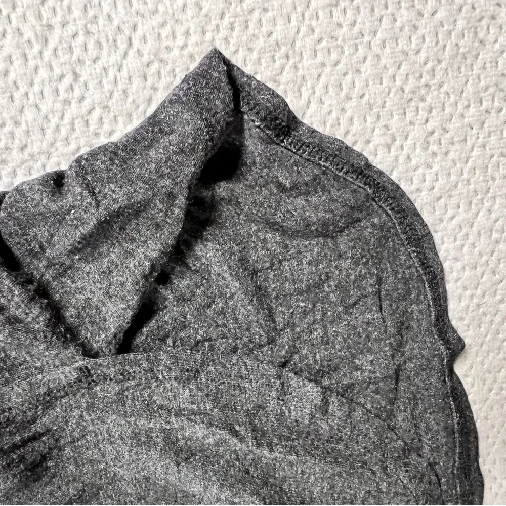 Abercrombie & Fitch Grey Crewneck Long Sleeve T-Shirt Size Small EUC - Image 5