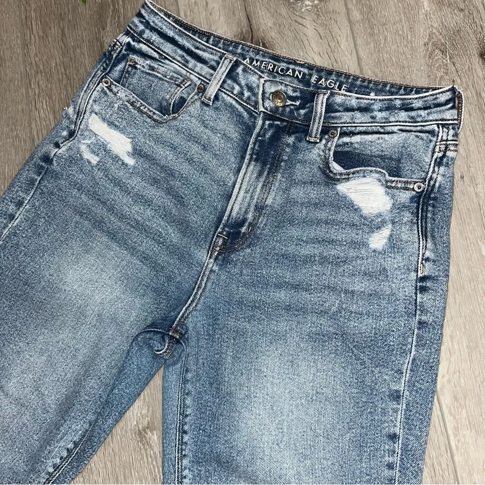 American eagle mom jean raw hem light wash 4 - Image 3