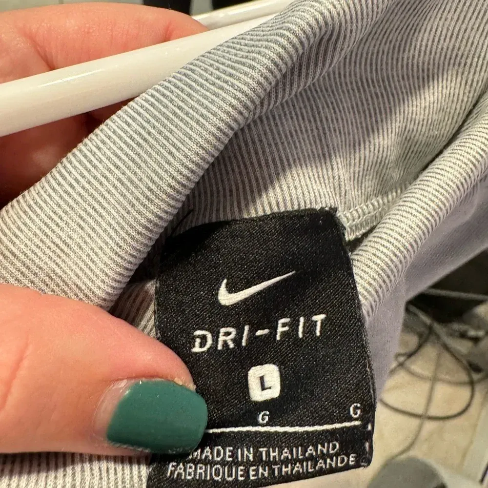 Grey‎ Nike shorts - Image 5