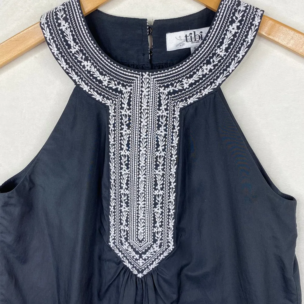 tibi Black High Neck White Floral Embroidered Y Neck Silk Blend Tank Top Size 2 - Image 4