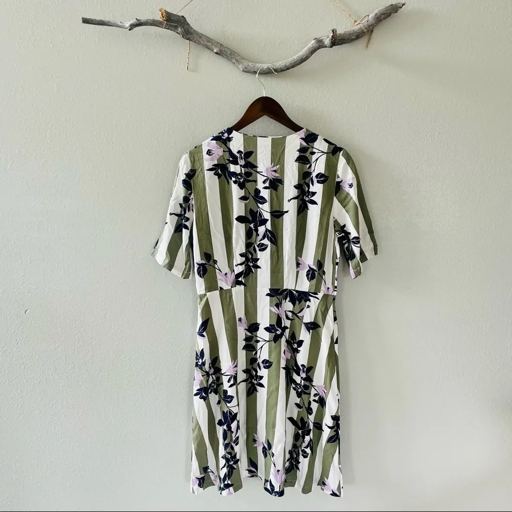 Vero Moda Vilja Floral Shirt Dress is Laurel Wreath NWT - Image 4