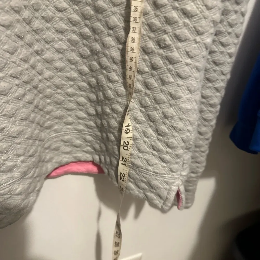 Crown and Ivy gray / pink pullover - Image 4