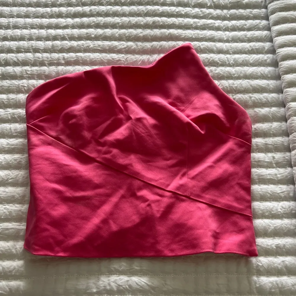 Superdown Quincy Strapless Top in Hot Pink - Image 6