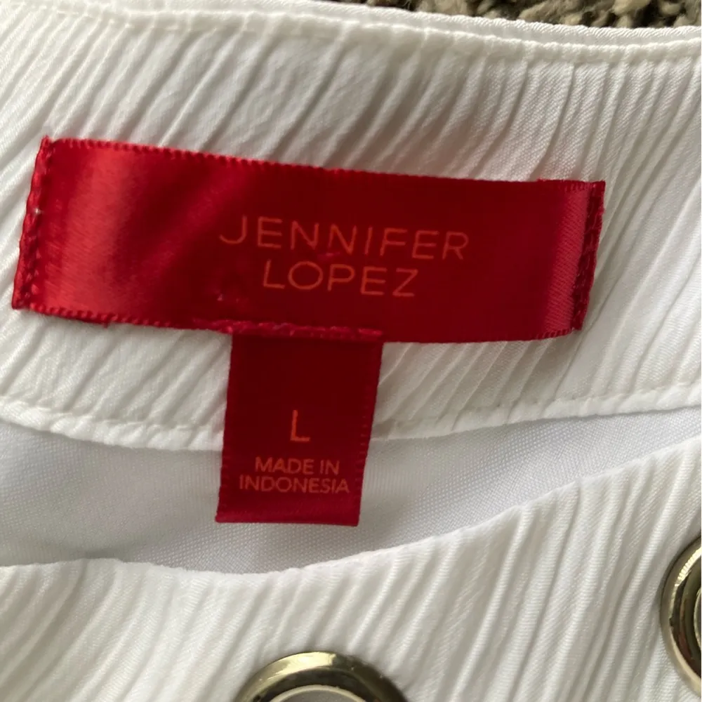 Jennifer Lopez Asymmetrical White Skirt - Image 6