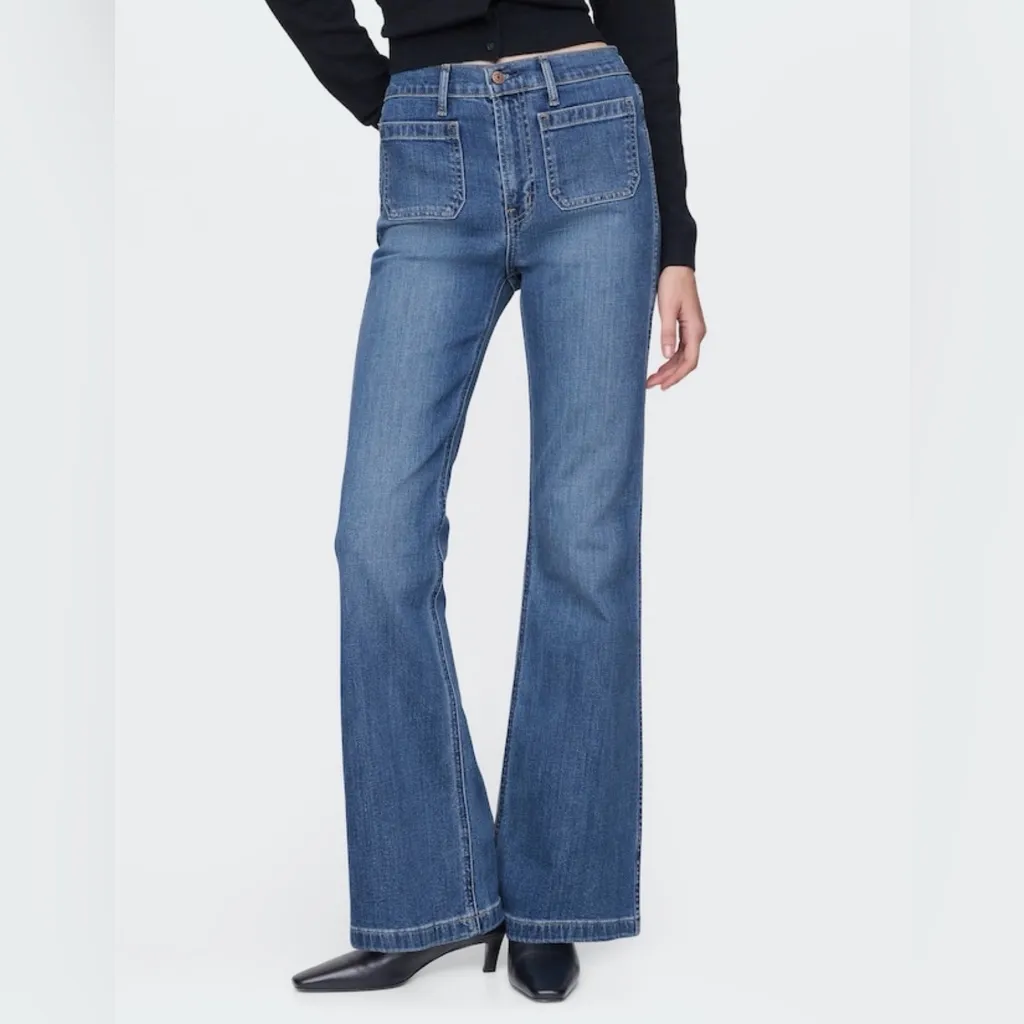 GAP Women's High-Rise Flare Jeans in Medium Indigo - Image 2
