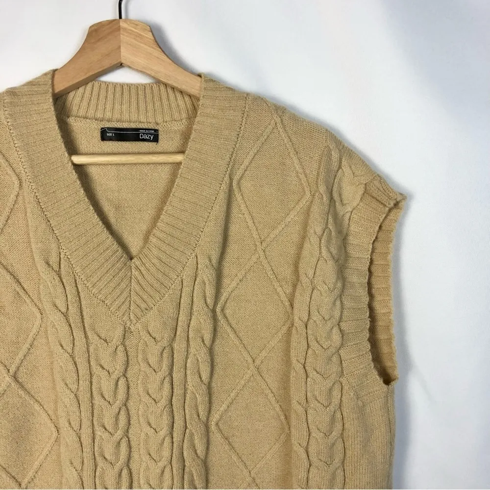 Boutique Dazy Light Brown Cable Knit V-Neck Sleeveless Sweater Vest L - Image 4
