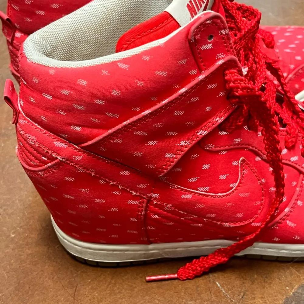 Nike Dunk ski high wedge in red size 9.5 - Image 3