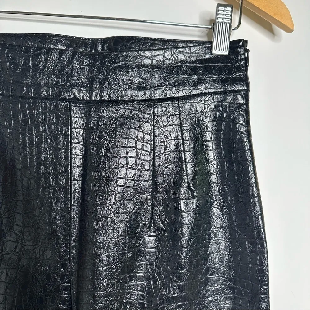 ZARA NWOT Black Crocodile Embossed Faux Leather Cigarette Pants Size Small - Image 4