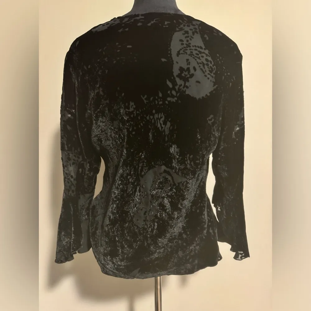 EUC Alexandra Bartlett Black Crushed Velvet Boho Goth Blouse size large - Image 5