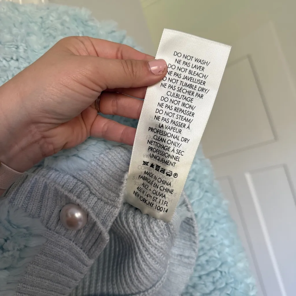 Alice + Olivia CASILDA FAUX FUR CROPPED CARDIGAN Sky Blue Knit - Image 7