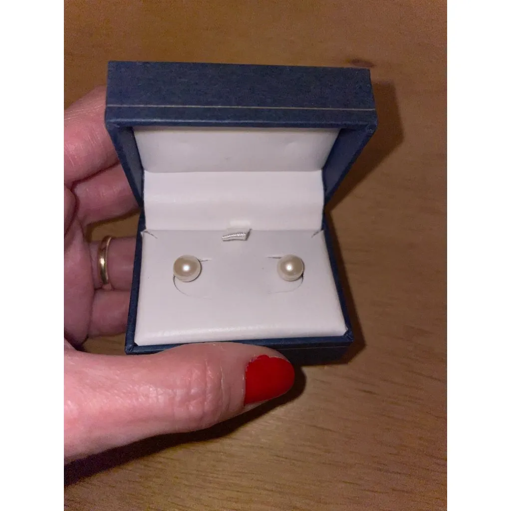 New Faux Pearl Earrings with Gift Box 🎁 White - Image 3