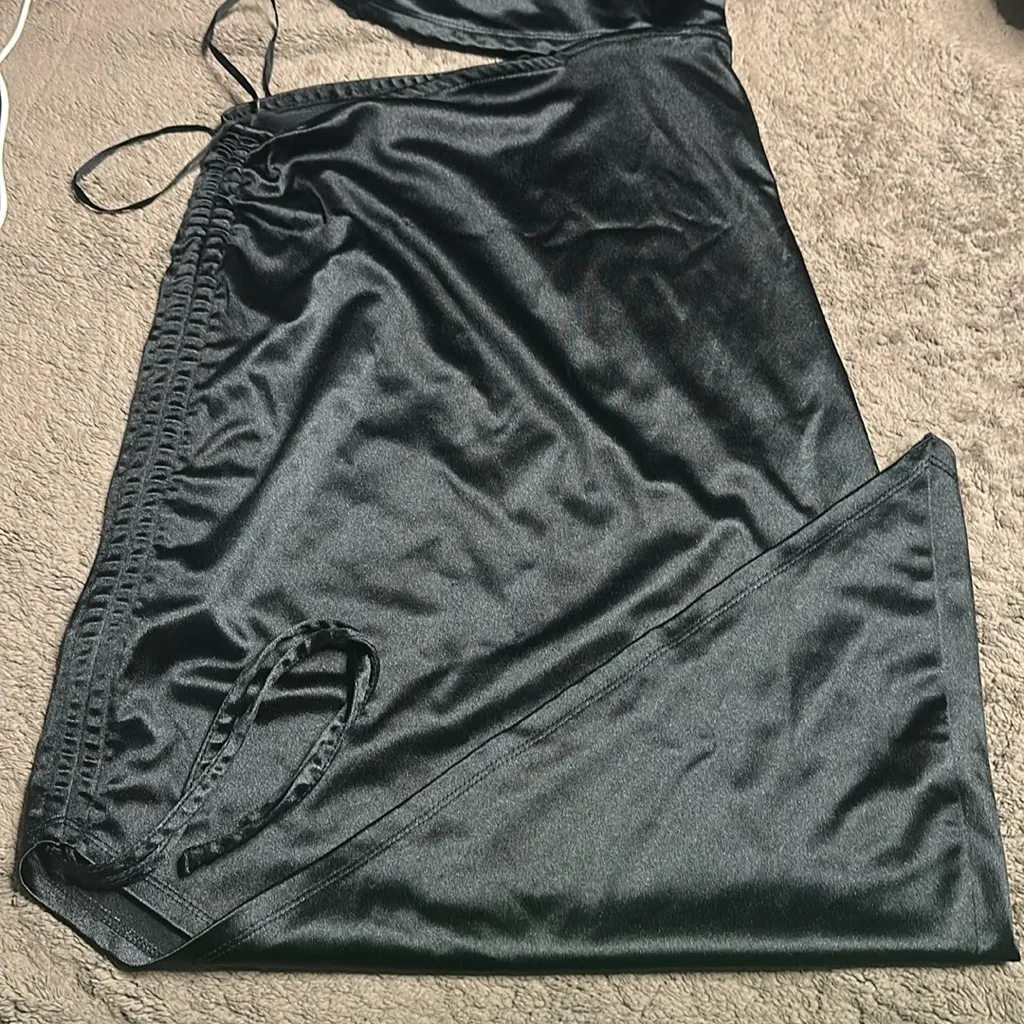 Forever 21 Classic Black Dress - Image 7