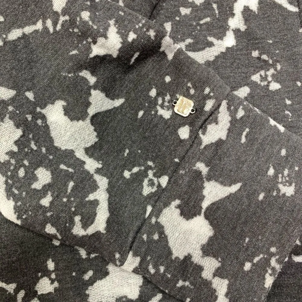 6--- Fabletics Crewneck Long Sleeve Sweatshirt Size Medium - Image 2