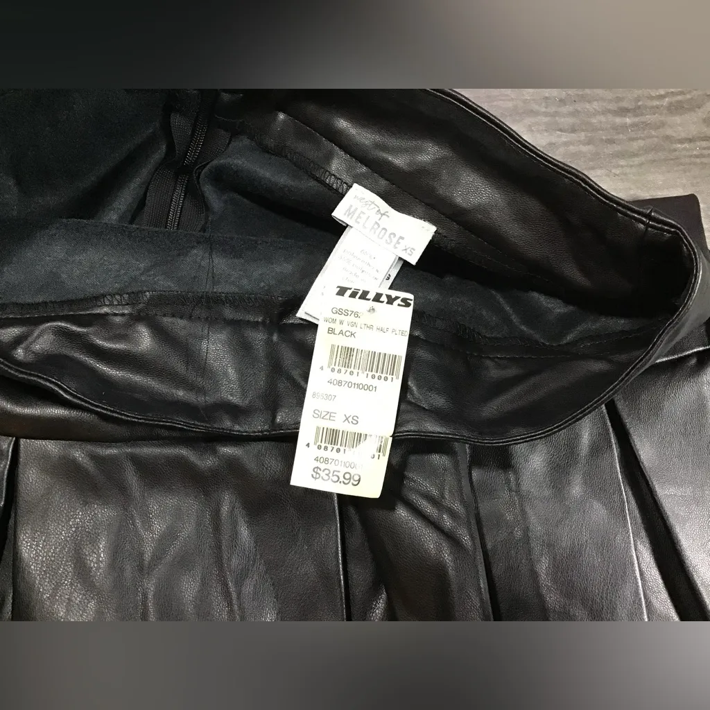Tilly leather half pleated black skirt size XS-NEW - Image 3