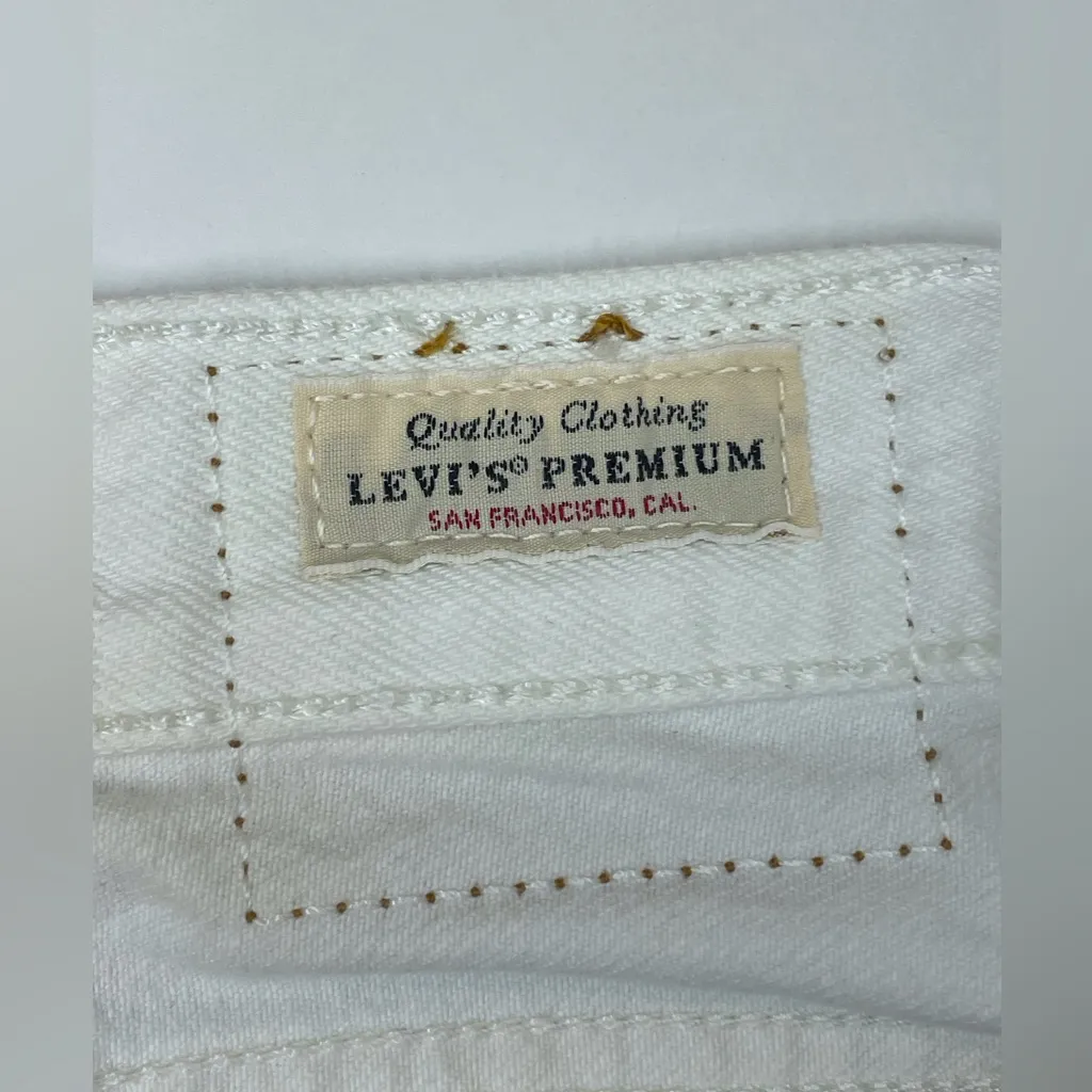 Levi's Women’s High Rise White Jean Shorts with Floral Embroidery 501‎ Size 32 - Image 6