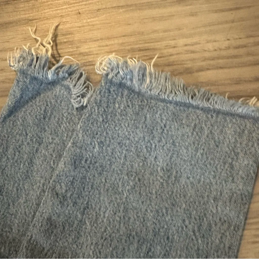 Levi’s Women’s 28x27 Light Wash Raw Hem High Waist Wedgie Ankle Pants - Image 2