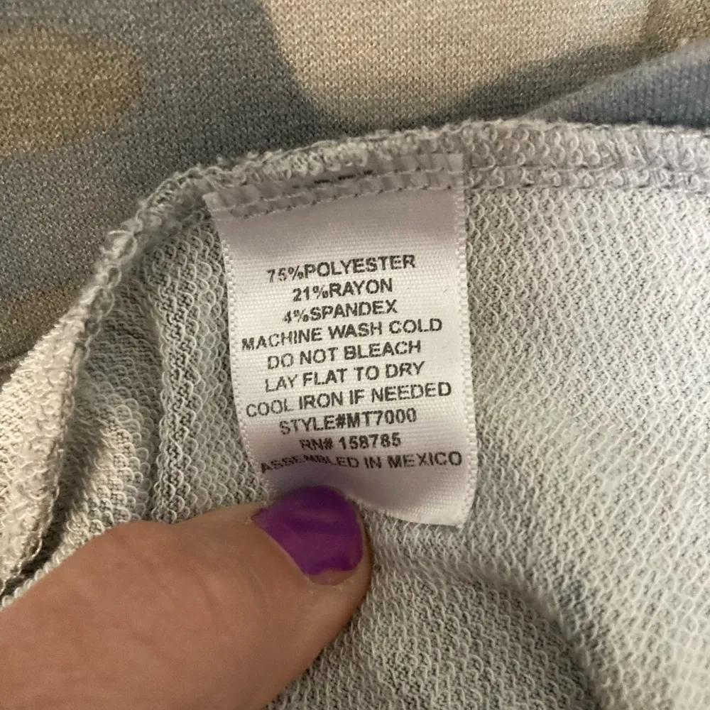 ABOVE AND BEYOND Camo Light Weight Hoodie Size Large Green - Image 5