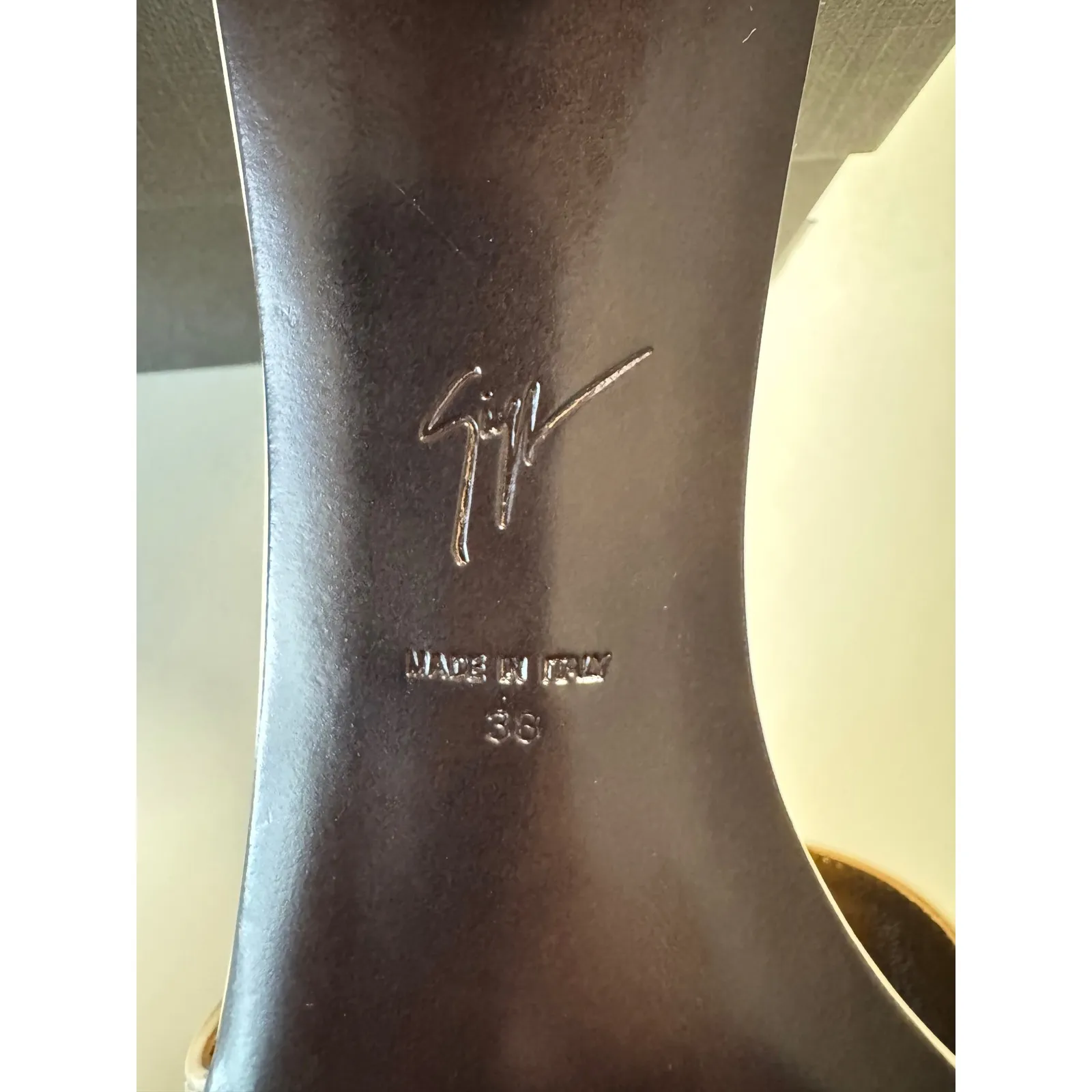 Giuseppe Zanotti Cream Leather Square Toe Kitten Heel Mules Sandals Sz 8 - Image 10