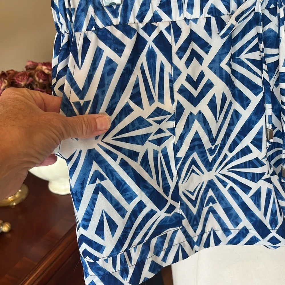 Silky Comfy Bold Blue Print Shorts Size M - Image 4