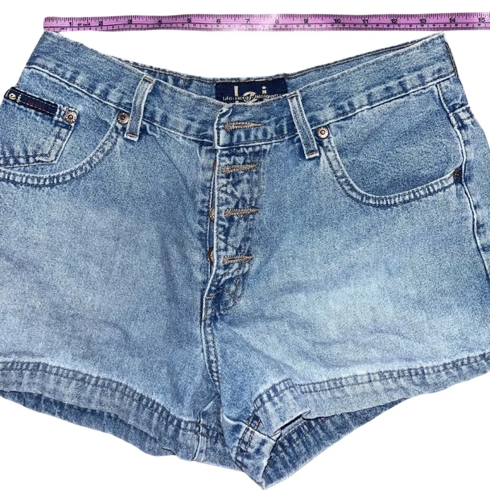Vintage  Low-Rise Y2K Button-fly Size 9 Light Wash DenimShorts - Image 4