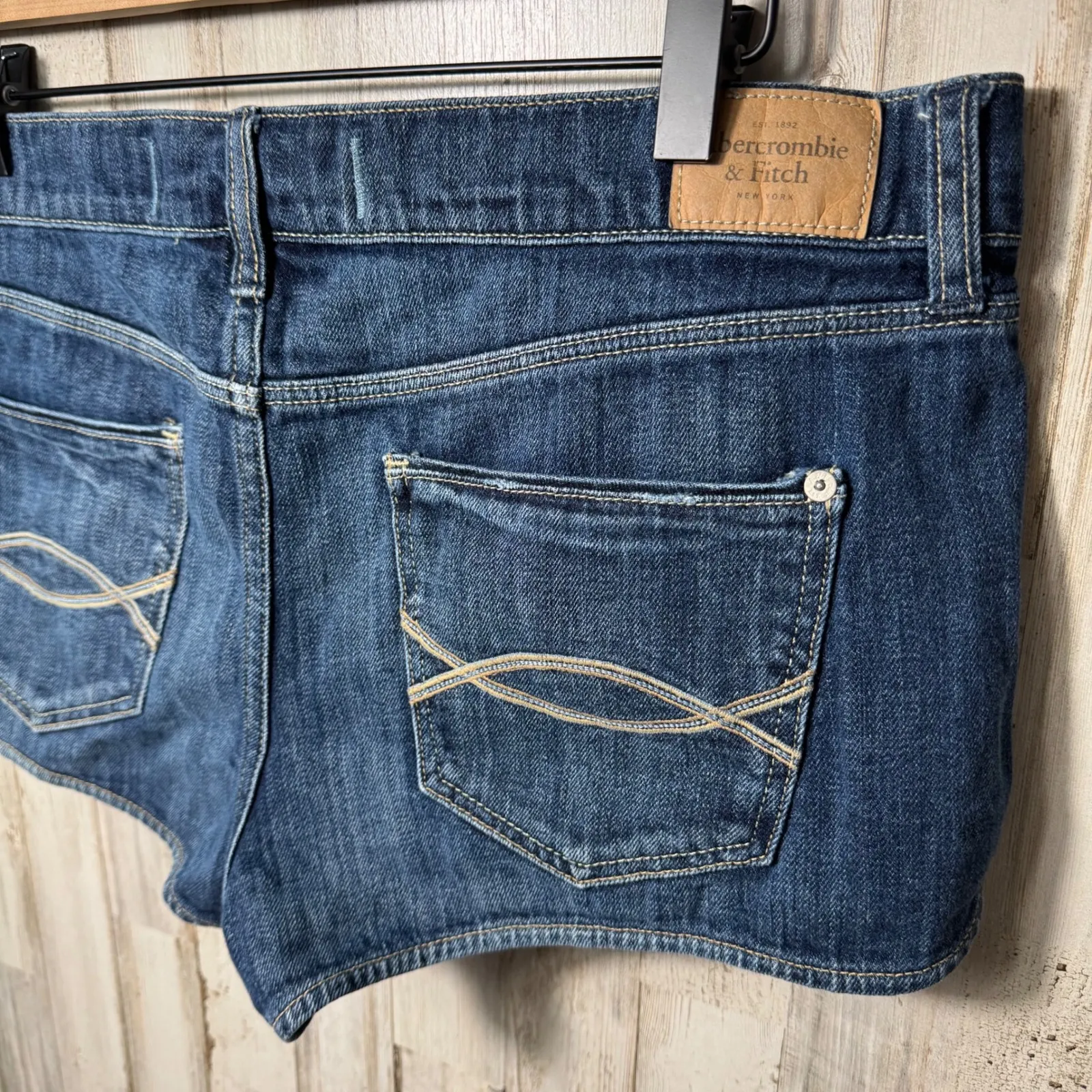 Abercrombie & Fitch Vintage Y2K Dark Denim Mini Micro Shorts Womens Size 12/31 - Image 4