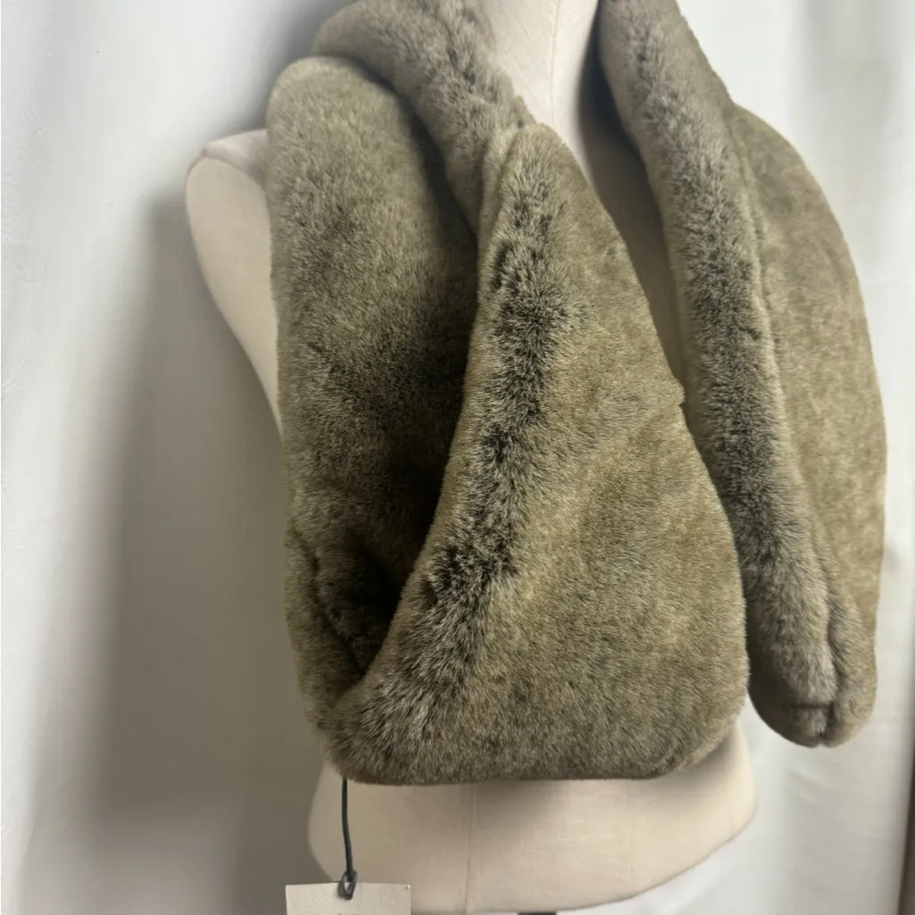 Aspen Faux Fur One Size Luxurious Scarf in Taupe NWT Tan - Image 5
