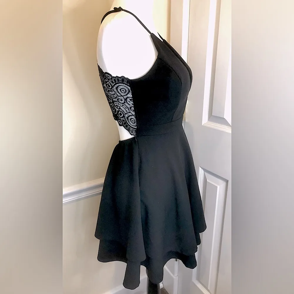 Black V-Neck Lace Back w Gold Zipper Open Back Tiered Dress Adjust Straps Sz MD - Image 3