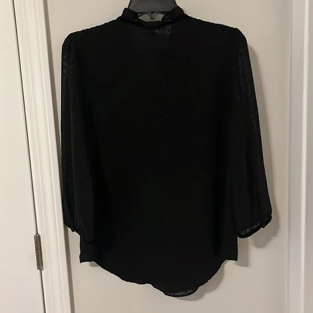 Ann Taylor black polka dot key hole blouse in size Medium - Image 6