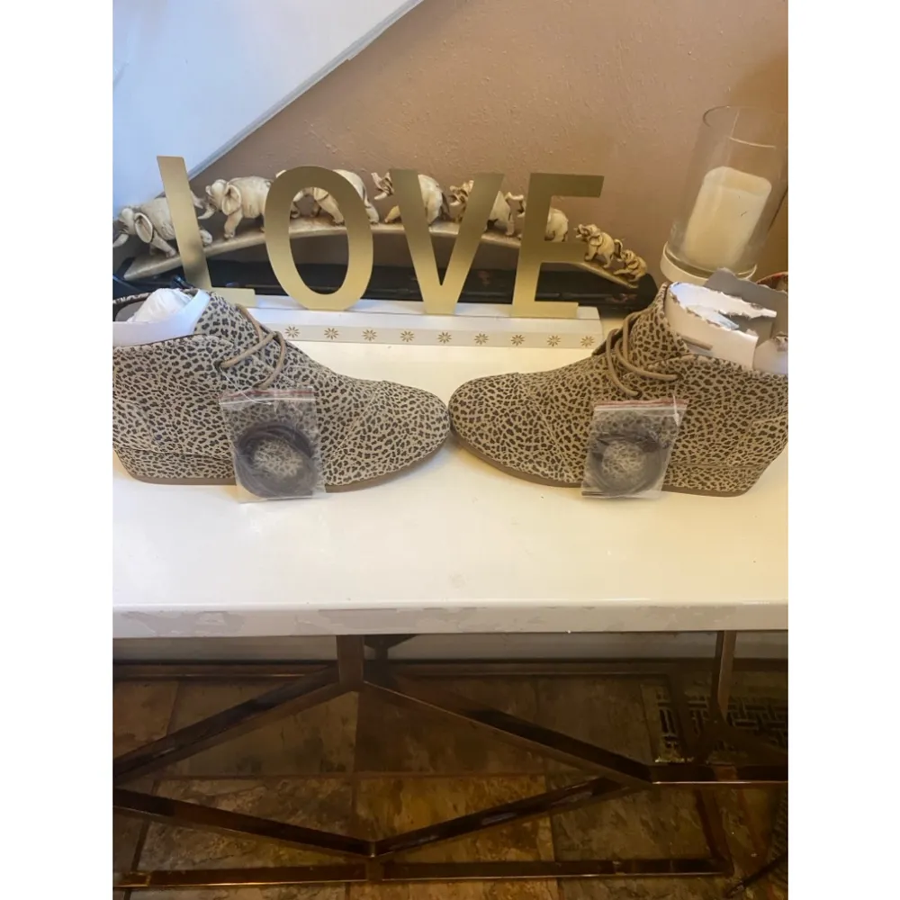 Tom’s animal print wedge bootie lace tie up size 5 - Image 4