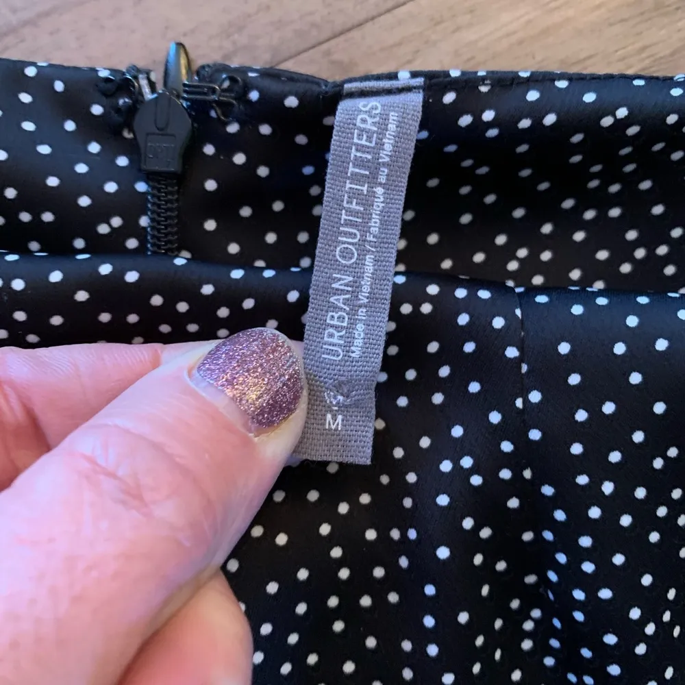Urban Outfitters Cowl Neck Slip Mini Dress - size M EUC! Flowy Black Polka Dot - Image 5
