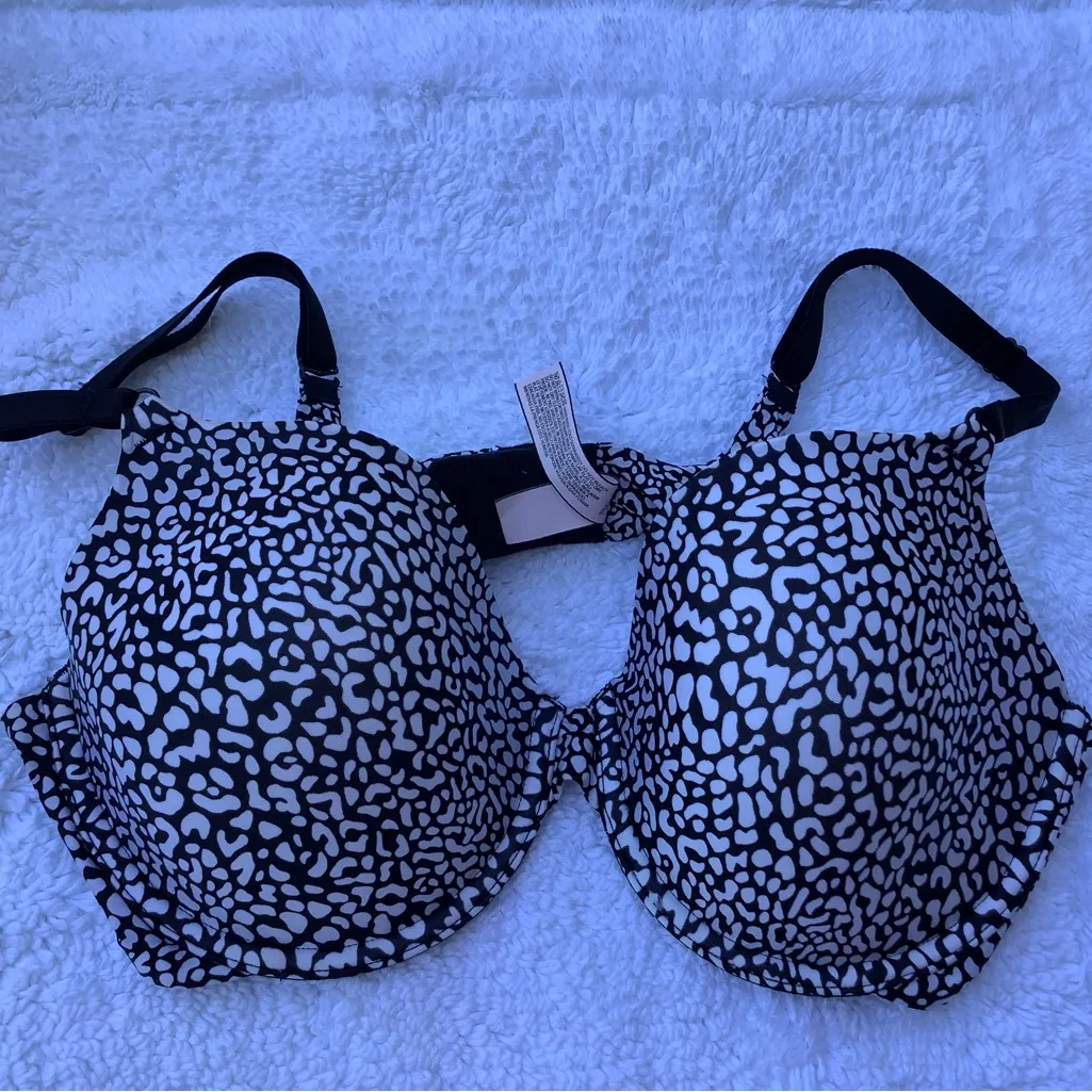 VS bras - GREAT cond 🖤🤍❤️ - Image 8