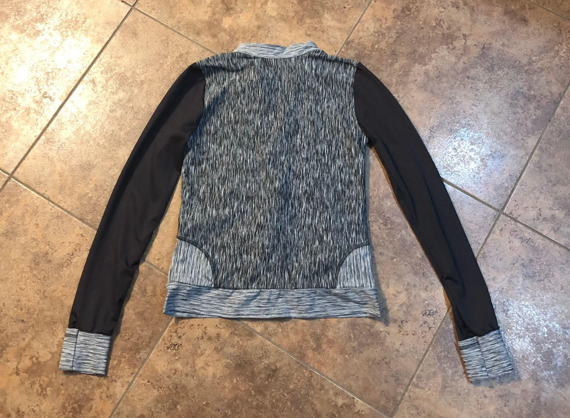 Maaji Jacket Size Small - Image 2