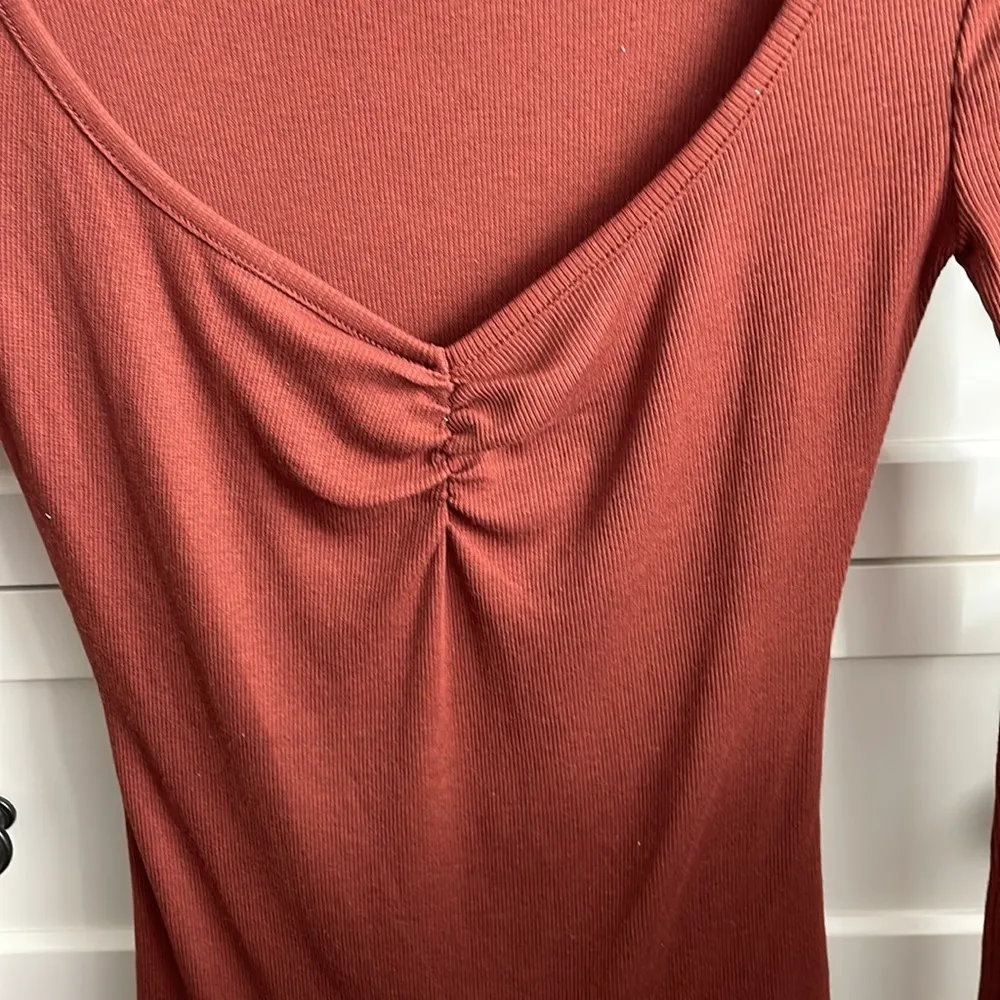 Madewell Women’s Stained Mahogany Fine Ribbed Sweatheart Tee Long Sleeve - XXS - Image 4