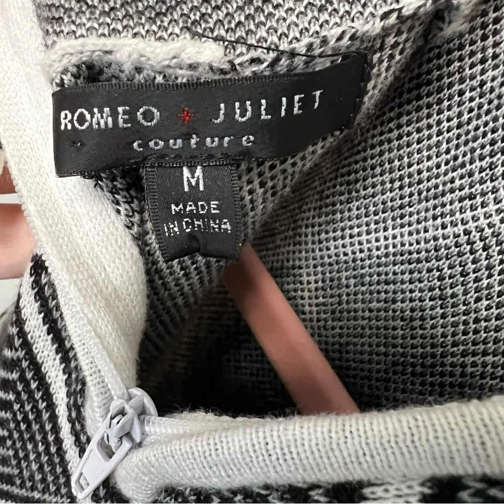 Romeo and Juliet Couture Sleeveless Sweater Dress Geometric Pattern Size Medium - Image 5