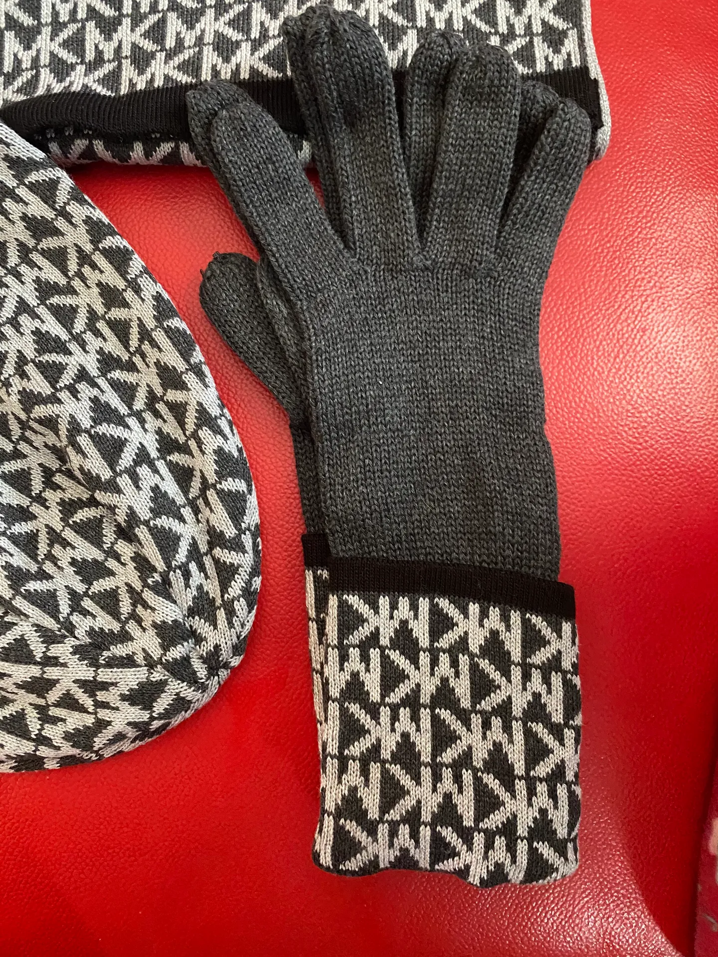 Michael Kors Scarf,Hat & Gloves Set - Image 4