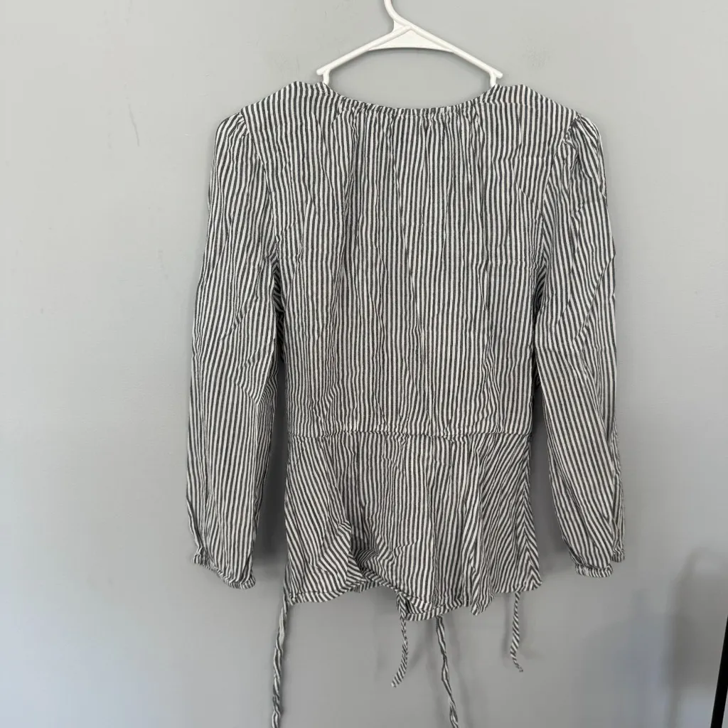 Old Navy  Wrap Front Side Tie Top Women's Size Medium Blue & White Cotton Blend - Image 8