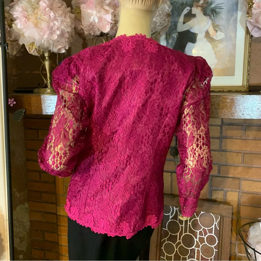 IN THE MOOD VINTAGE 1990'S FUCSHIA PINK LACE STRUCTURED BLOUSE (8) - Image 5