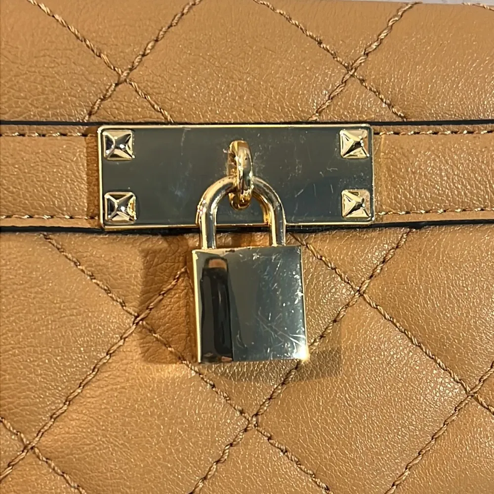 WALLET/WRISTLET Quilted Tan w Gold Hardware - Image 4