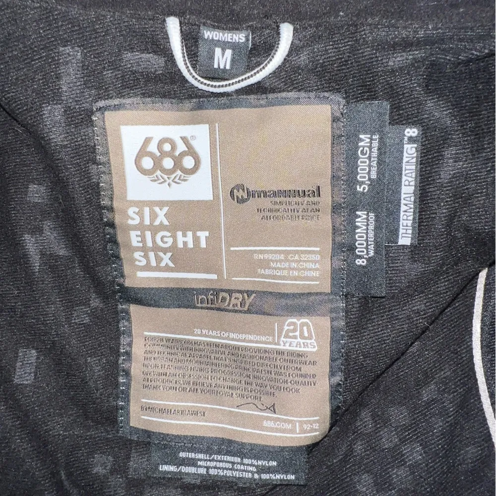 686 Mannual  Insulated Women’s Jacket Snowboarding Skiing Size Medium - Image 4