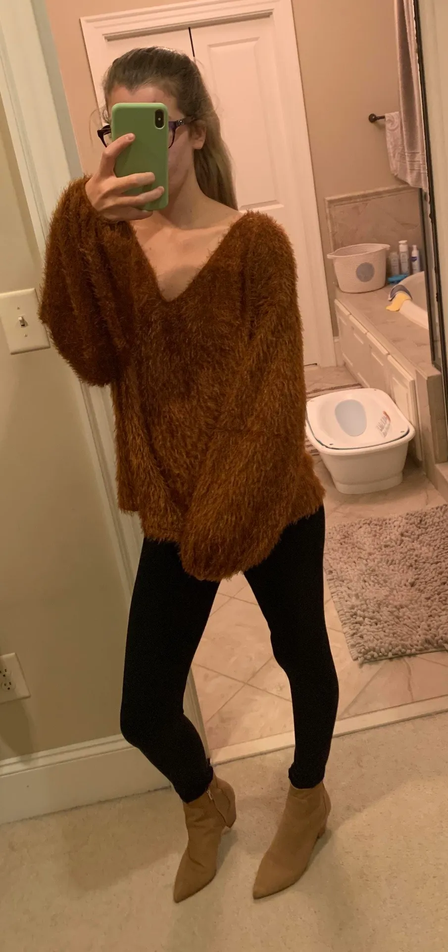 Vestique Fuzzy Sweater - Image 3