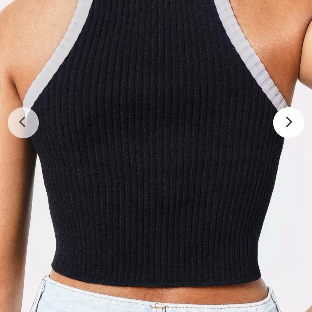 Uniqlo Black Tank Top with White Trim - Image 4