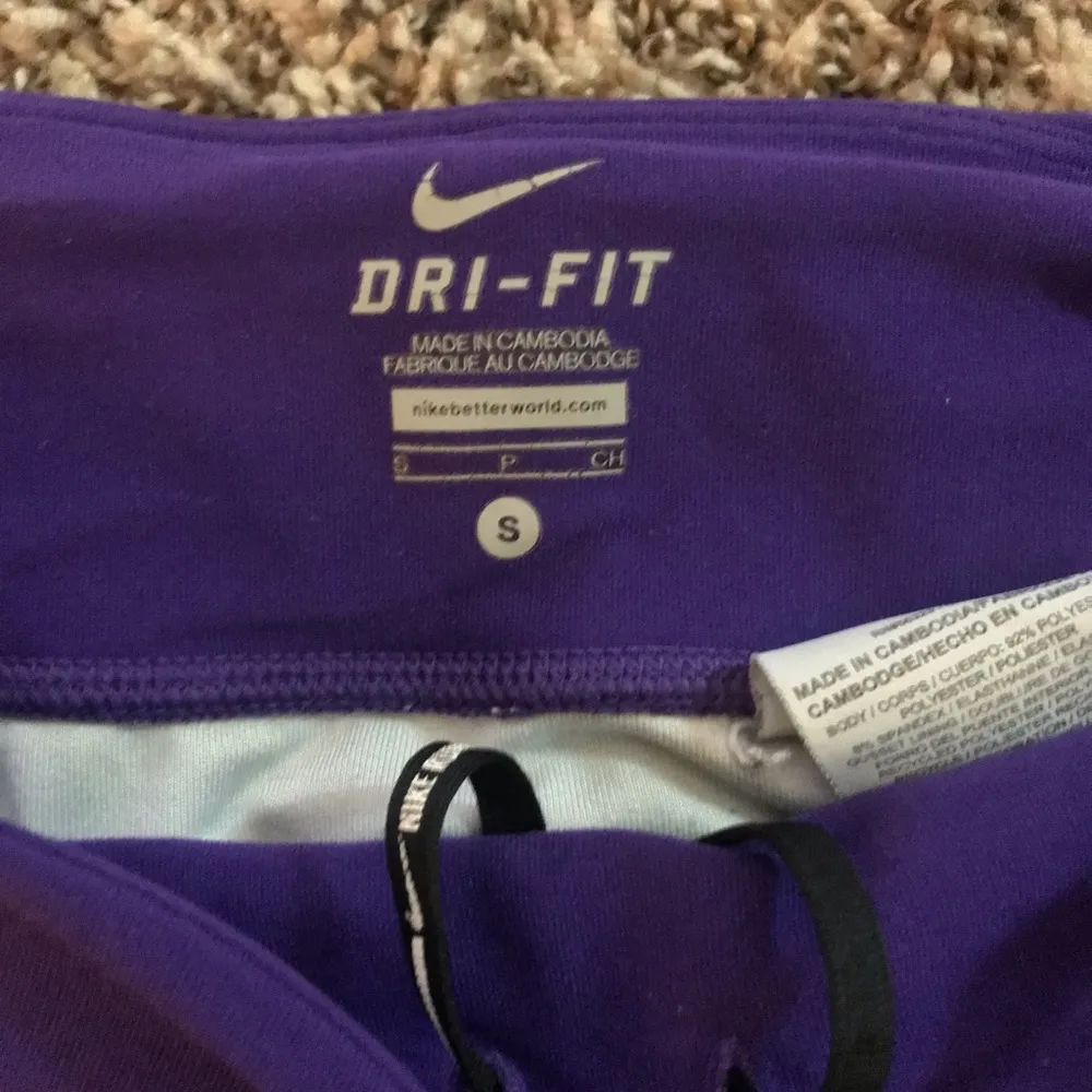 Nike dri-fit activewear capri leggings - Image 5