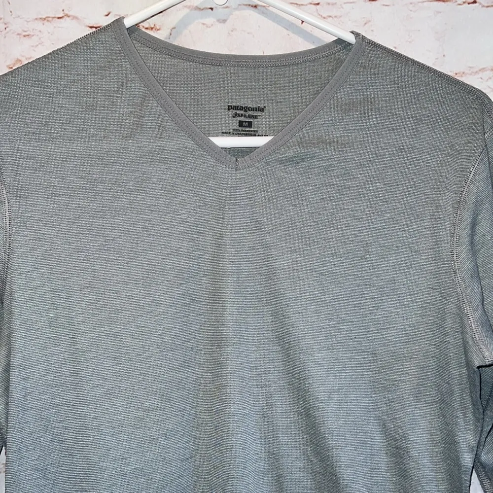 Patagonia Shirt Womens Medium Gray Capilene Long Sleeve V Neck Casual - Image 2