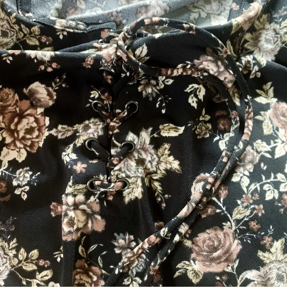 FOREVER 21 Velvet Lace up Floral Mini Dress Small - Image 8