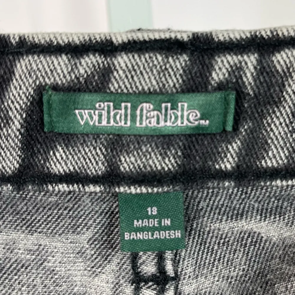 Wild Fable 18 Highest Rise Cutoff Shorts Distressed Acid Wash 80's Button Fly - Image 4
